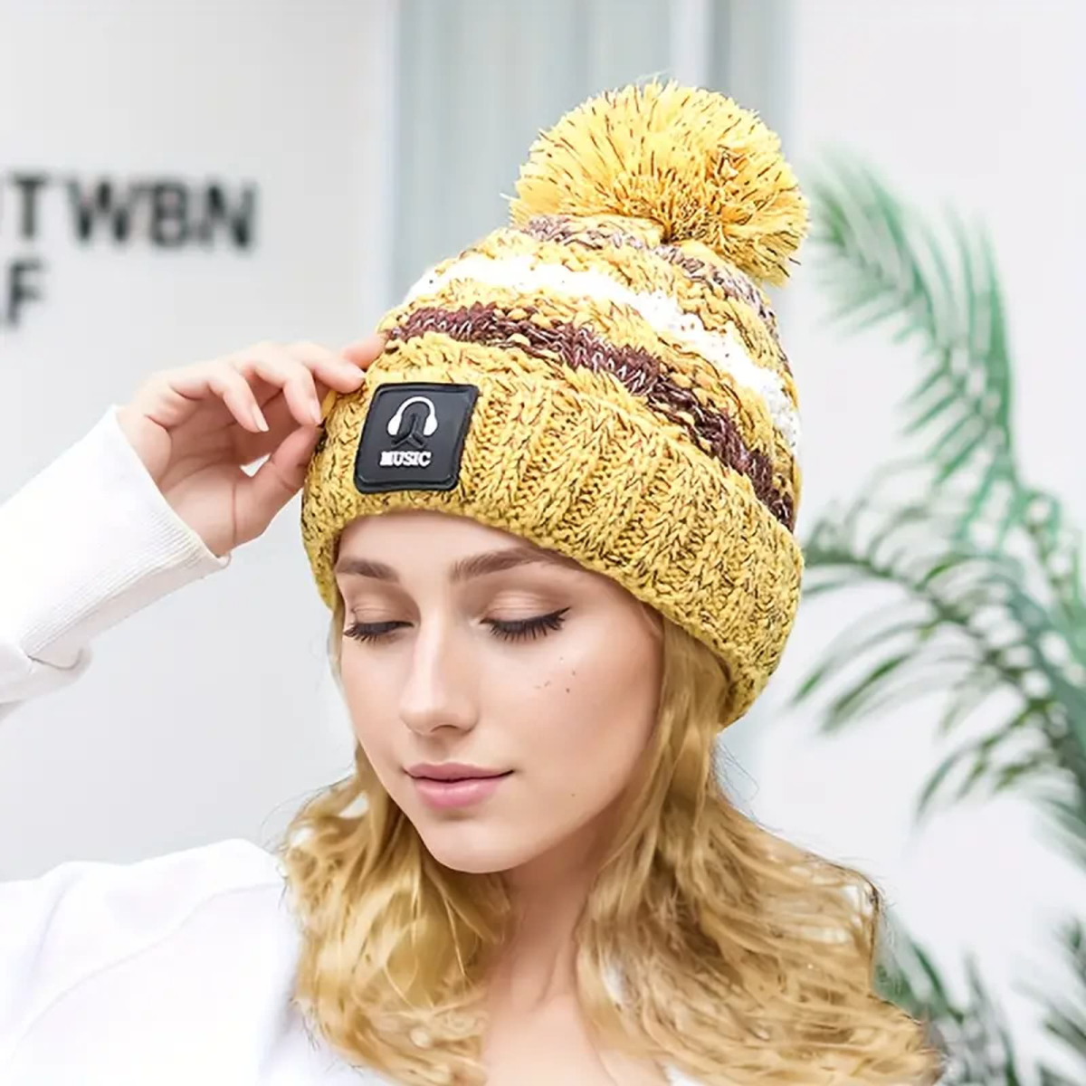 Preview: ROCK-HUS Strickmütze Bommelmütze Music Maisgelb