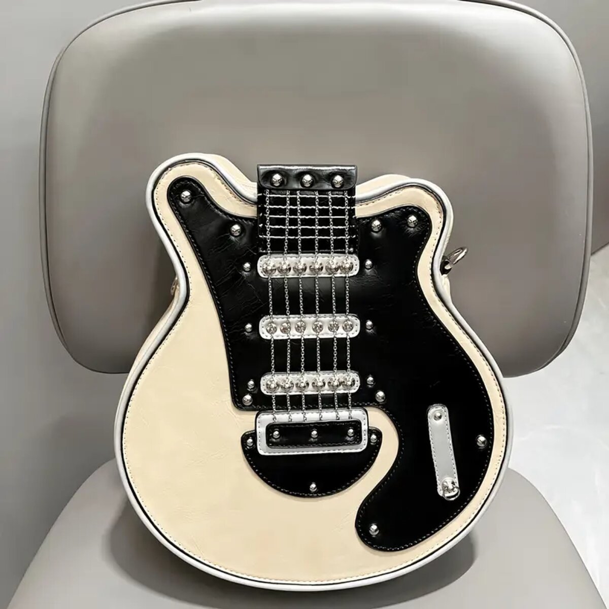 ROCK-HUS Handtasche Gitarrenform Kettensaiten Creme Weiss Schwarz