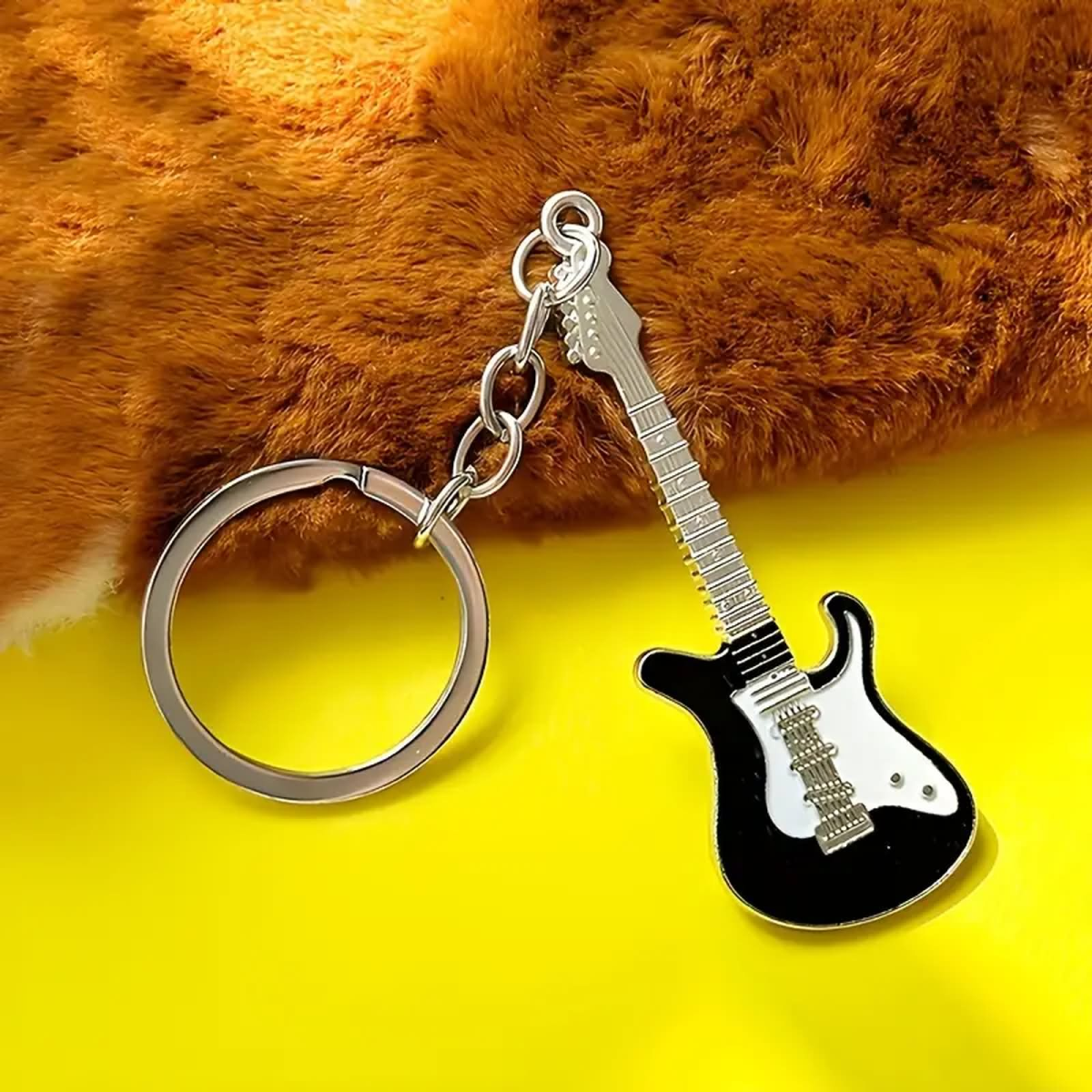 ROCK-HUS Schlüsselanhänger Gitarre Schwarz