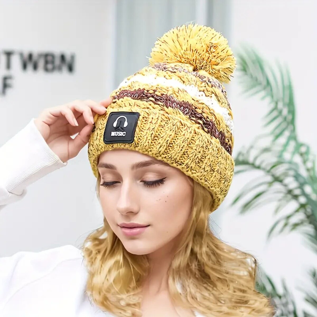 ROCK-HUS Strickmütze Bommelmütze Music Maisgelb