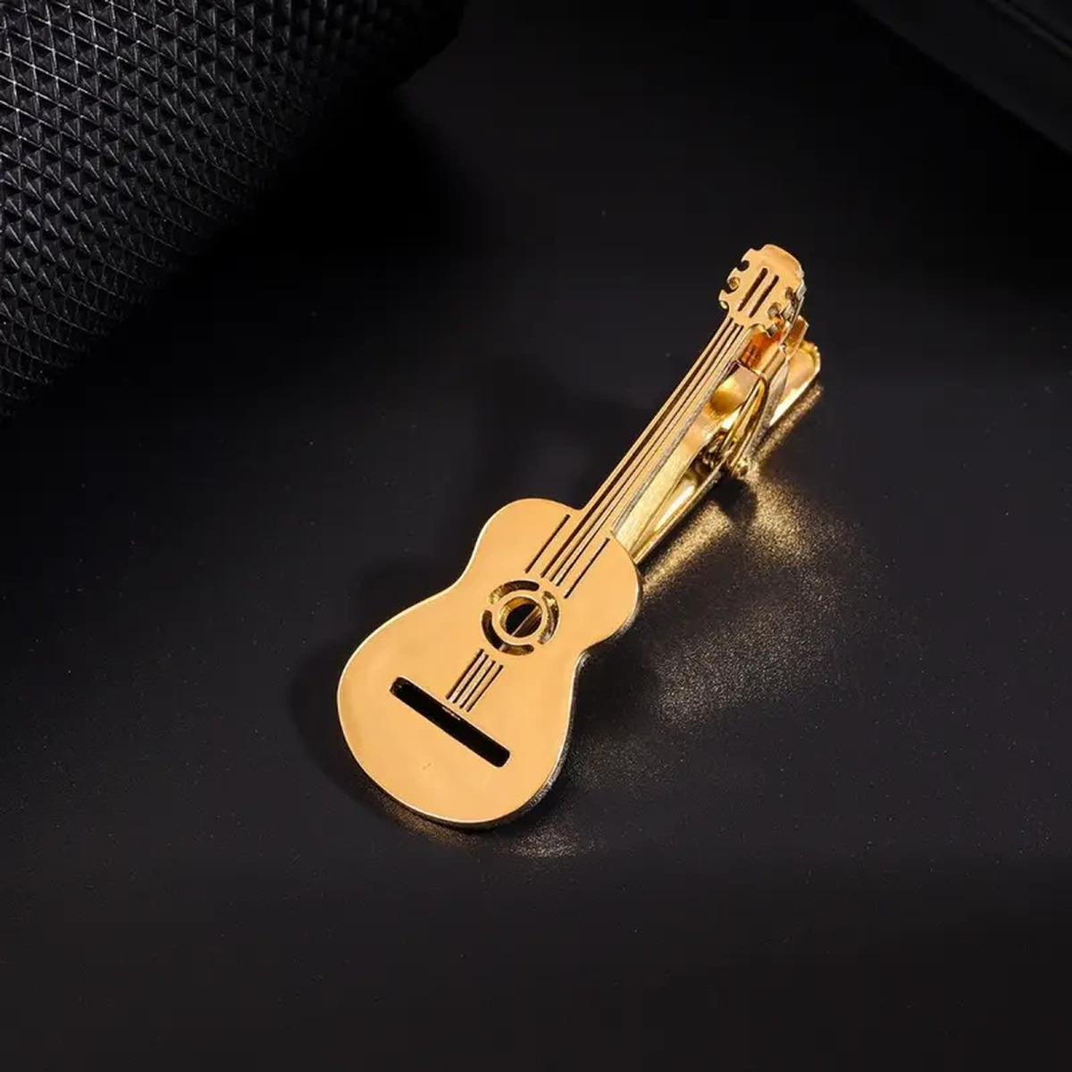 ROCK-HUS Krawattennadel Akustikgitarre Gold