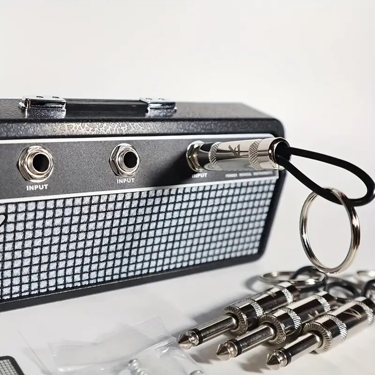 ROCK-HUS Schlüsselboard Gitarrenverstärker mit 4 Anhängern